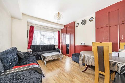 3 bedroom flat for sale, Dallas Road, London NW4