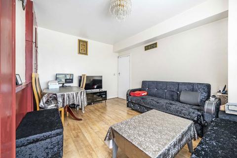 3 bedroom flat for sale, Dallas Road, London NW4