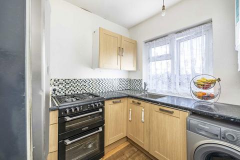 3 bedroom flat for sale, Dallas Road, London NW4