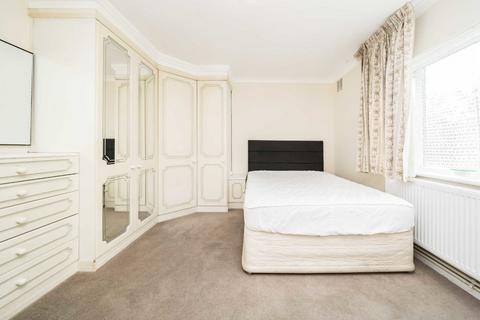 3 bedroom flat for sale, Manor Hall Drive, London NW4