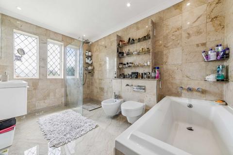 Clovelly Greenbank Crescent, London, NW4 2LA
