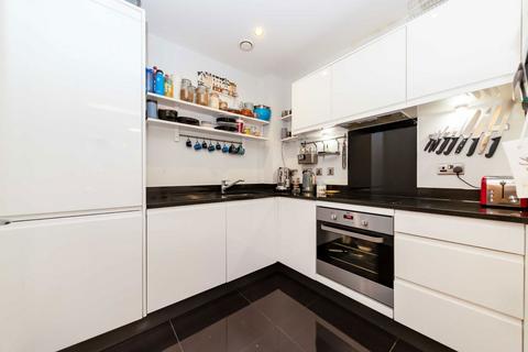 2 bedroom flat for sale, Chronicle Avenue, London NW9