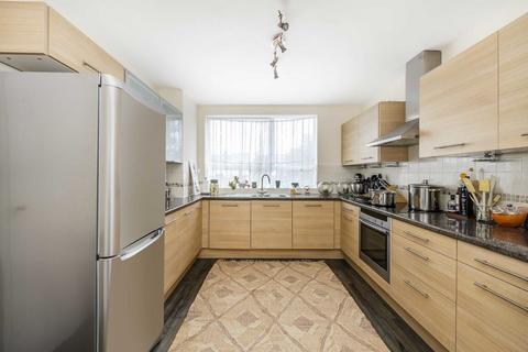 2 bedroom flat for sale, High Mount, London NW4