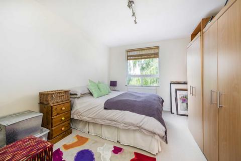 46 High Mount, London, NW4 3SS