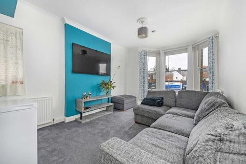 2 bedroom flat for sale, Church Road, London NW4