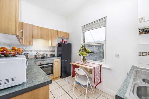 2 bedroom flat for sale, Church Road, London NW4