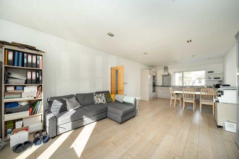 3 bedroom flat for sale, Brent Street, London NW4