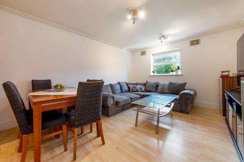 2 bedroom flat for sale, Wilshaw Close, London NW4