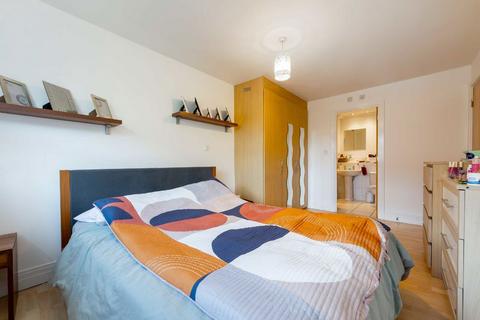 2 bedroom flat for sale, Wilshaw Close, London NW4