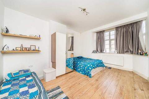 2 bedroom flat for sale, Watford Way, London NW4