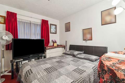 2 bedroom terraced house for sale, Pendragon Walk, London NW9