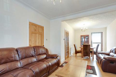 3 bedroom terraced house for sale, Russell Road, London NW9