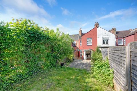 3 bedroom terraced house for sale, Russell Road, London NW9