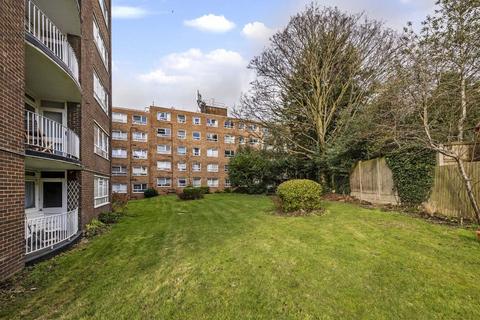 78 High Mount, London, NW4 3ST