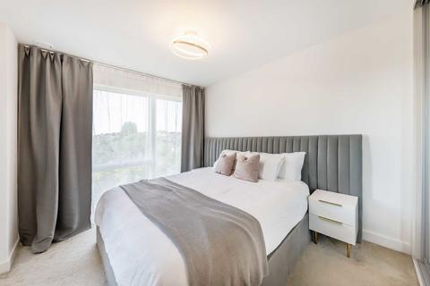 3 bedroom flat for sale, Hoy Close, London NW9