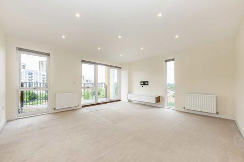 3 bedroom flat for sale, Chronicle Avenue, London NW9