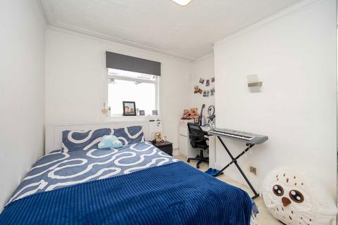 2 bedroom flat for sale, Station Road, London NW4