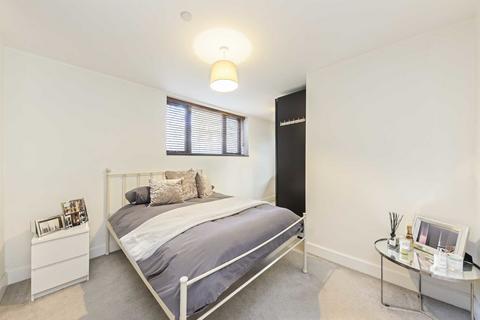 2 bedroom flat for sale, Ashley Lane, London NW4