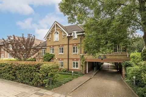 3 bedroom flat for sale, Holders Hill Road, London NW4