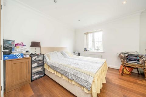 3 bedroom flat for sale, Holders Hill Road, London NW4