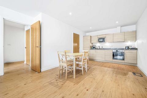 2 bedroom flat for sale, Heritage Avenue, London NW9