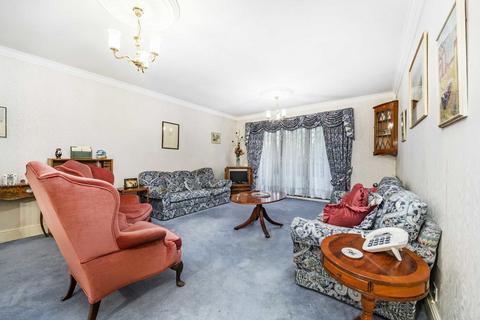 3 bedroom flat for sale, Holders Hill Road, London NW4