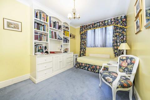 3 bedroom flat for sale, Holders Hill Road, London NW4