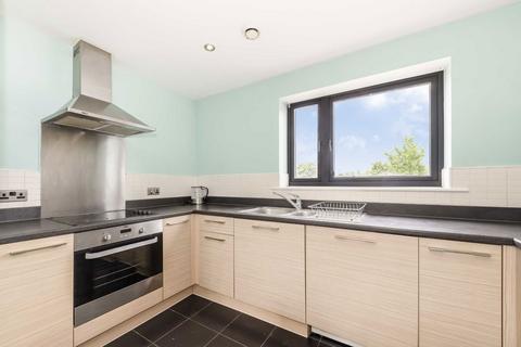 2 bedroom flat for sale, Mornington Close, London NW9