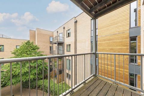 2 bedroom flat for sale, Mornington Close, London NW9