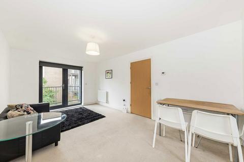 2 bedroom flat for sale, Mornington Close, London NW9