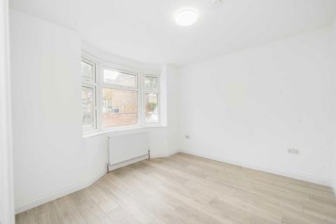 4 bedroom semi-detached house to rent, Ajax Avenue, London NW9