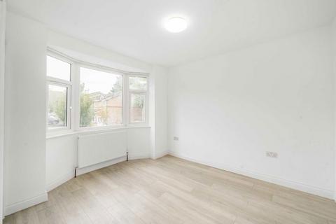 4 bedroom semi-detached house to rent, Ajax Avenue, London NW9