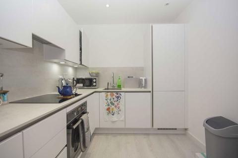 2 bedroom flat to rent, Perryfield Way, London NW9