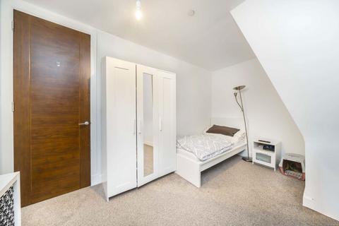 2 bedroom flat for sale, Ashley Lane, London NW4