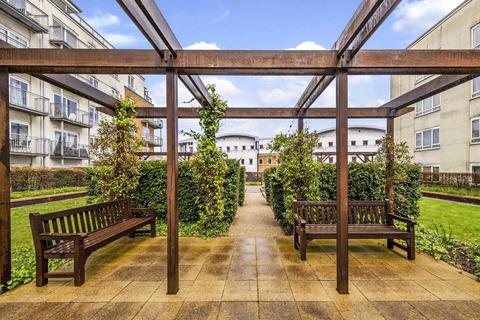 2 bedroom flat for sale, Boulevard Drive, London NW9