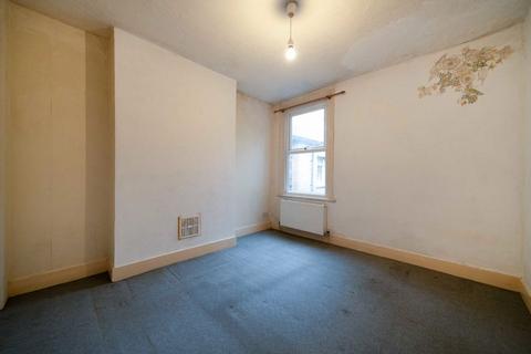 2 bedroom maisonette for sale, Algernon Road, London NW4