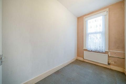 2 bedroom maisonette for sale, Algernon Road, London NW4