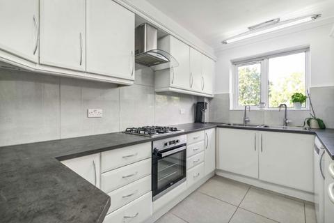 2 bedroom flat for sale, Holders Hill Road, London NW4