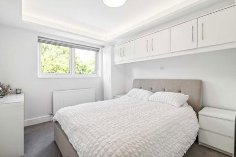 2 bedroom flat for sale, Holders Hill Road, London NW4