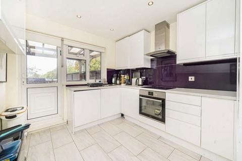 2 bedroom flat for sale, Dartmouth Road, London NW4