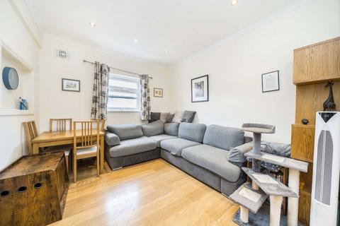 2 bedroom flat for sale, Dartmouth Road, London NW4