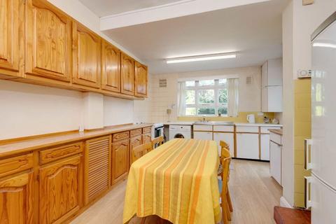 4 bedroom detached house for sale, Haslemere Avenue, London NW4