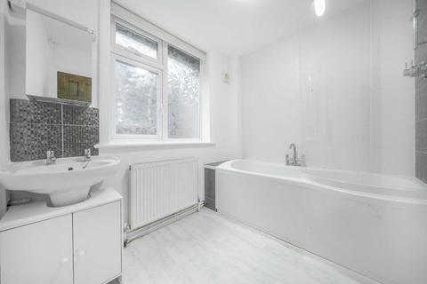 2 bedroom flat for sale, St. Georges Road, London NW11