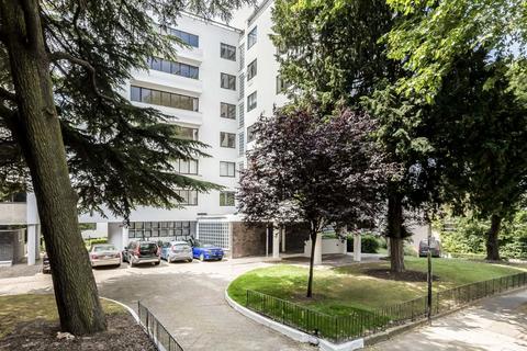 3 bedroom flat for sale, North Hill, London N6