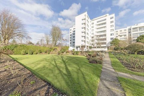 3 bedroom flat for sale, North Hill, London N6