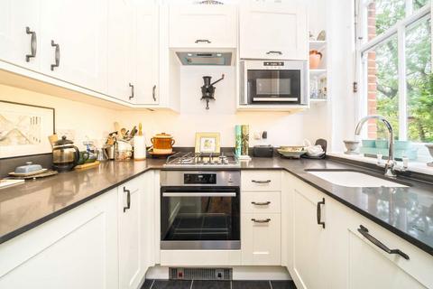 2 bedroom flat for sale, Southwood Lane, London N6