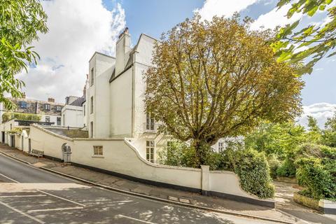 2 bedroom flat for sale, Holly Terrace, London N6