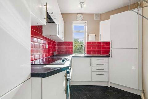 2 bedroom flat for sale, North Hill, London N6