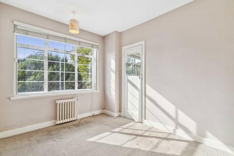 2 bedroom flat for sale, North Hill, London N6