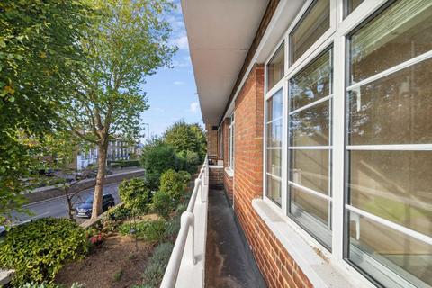 2 bedroom flat for sale, North Hill, London N6